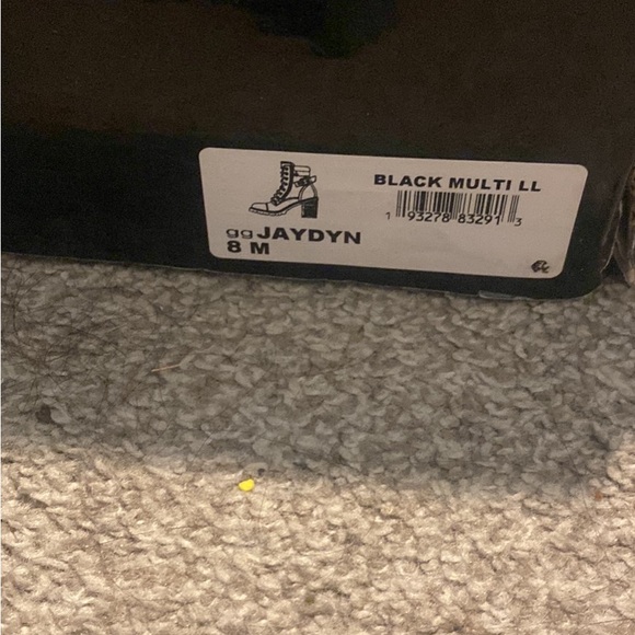 Guess women’s size 8 boots . - Picture 3 of 4